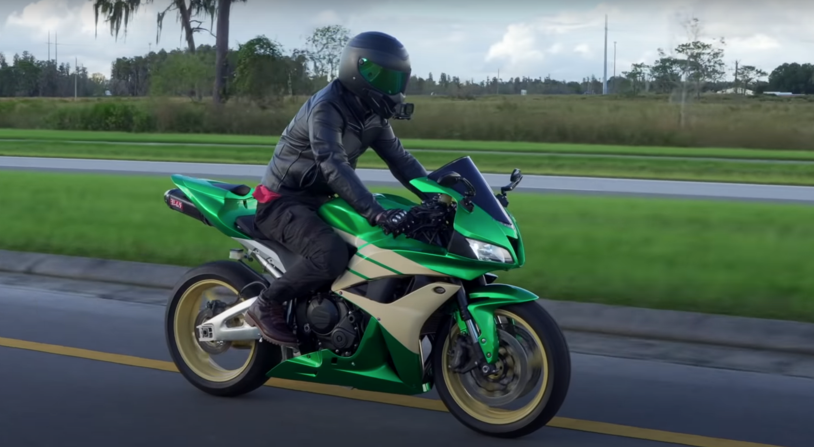 WATCH a guy completely rebuild a Honda CBR600RR in 10 m... | Visordown